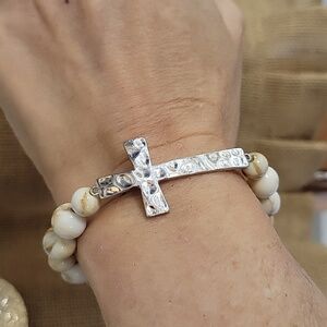 🔥LAST ONE🔥 HAMMERED SILVER CROSS BEADED BRACELET